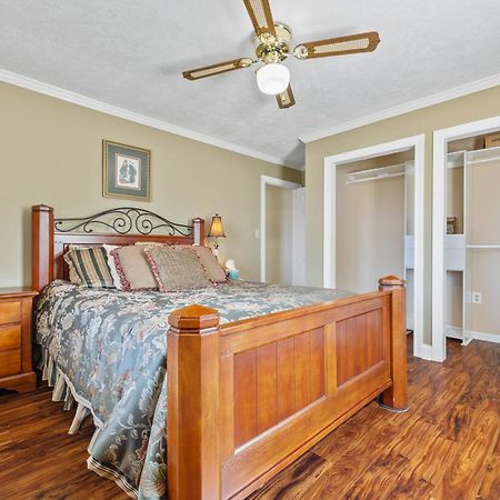 Family House With Lake Access Soaking Tub & Wi-Fi 格林斯伯勒 外观 照片