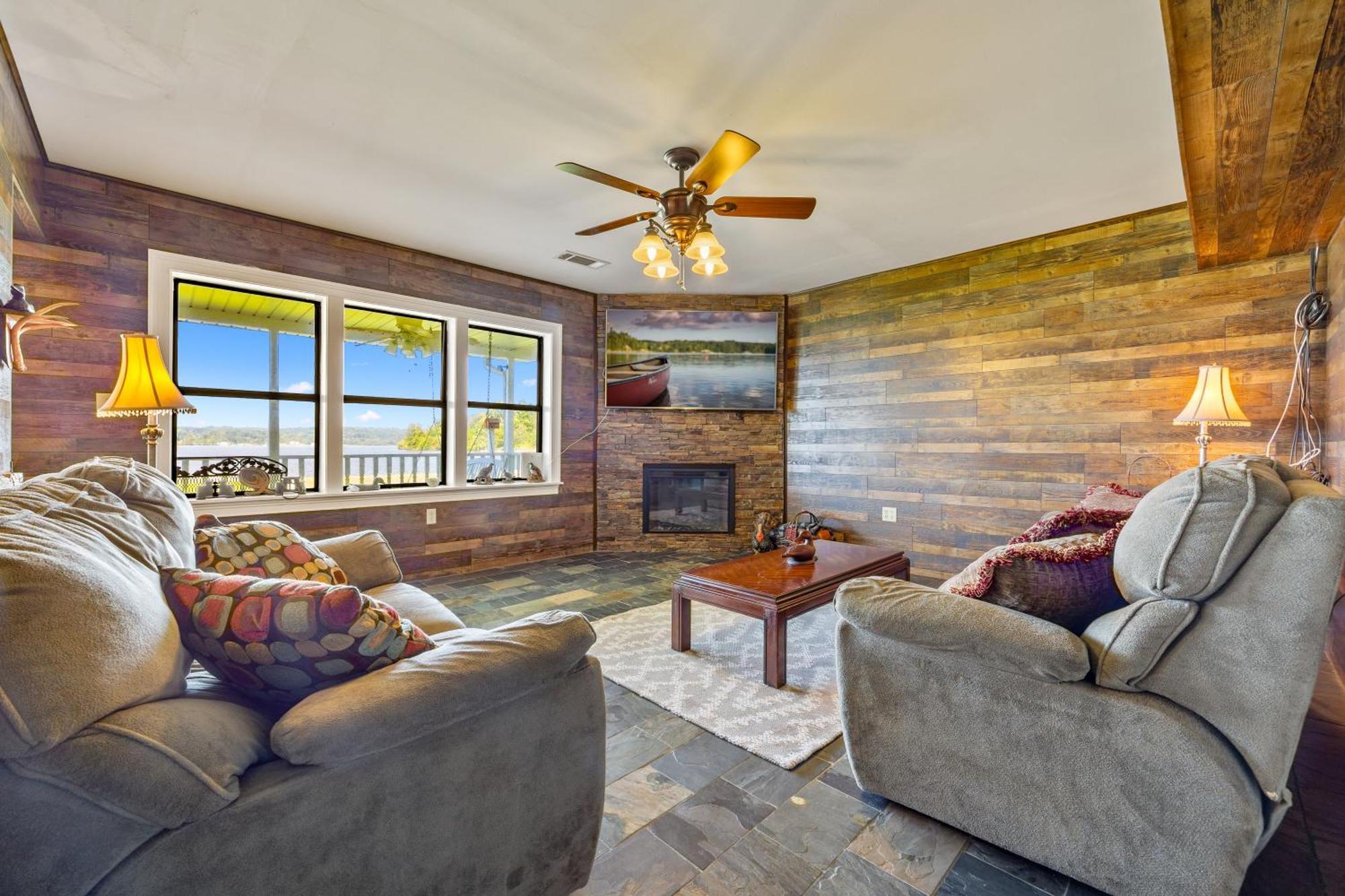 Family House With Lake Access Soaking Tub & Wi-Fi 格林斯伯勒 外观 照片