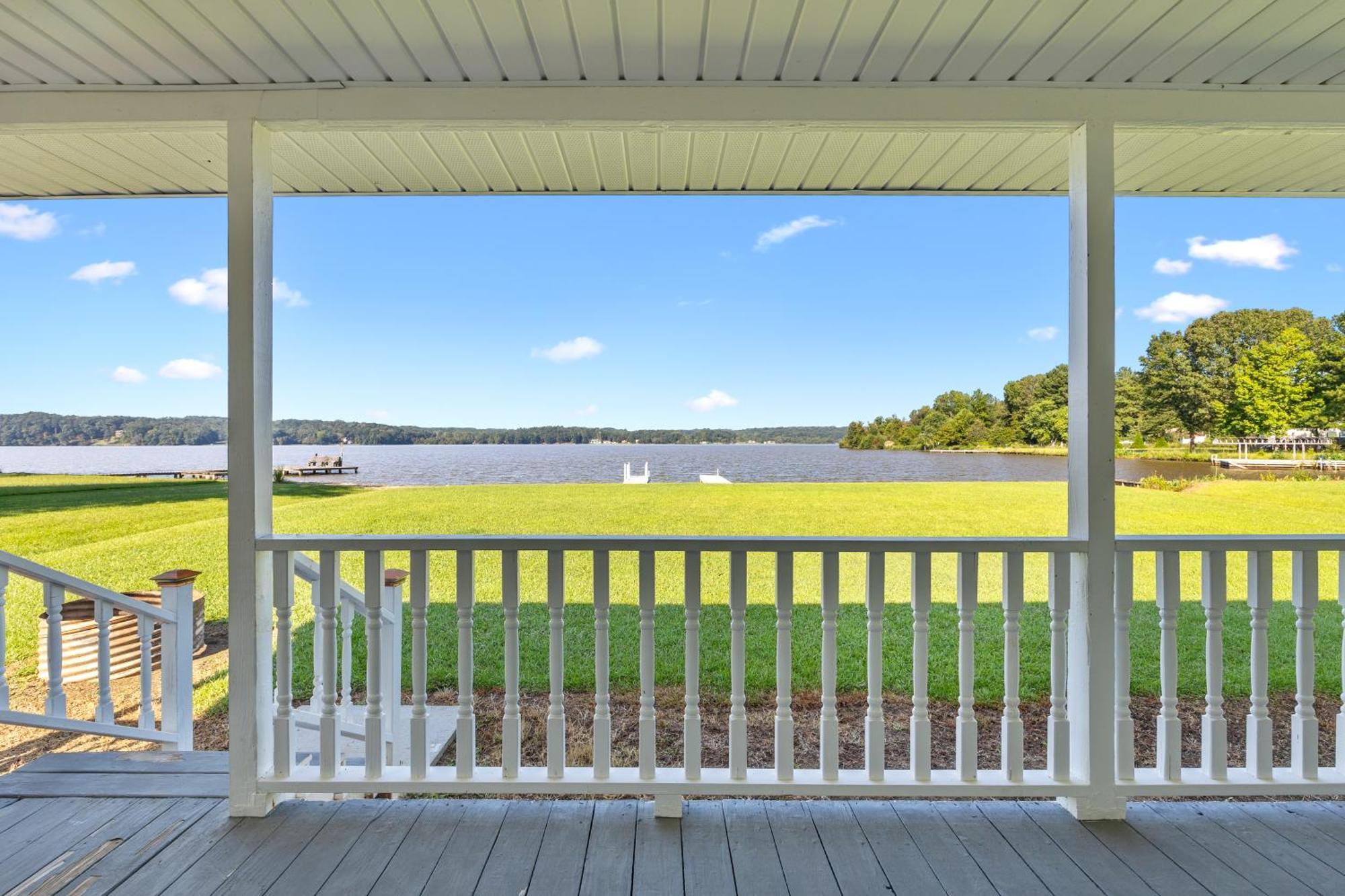 Family House With Lake Access Soaking Tub & Wi-Fi 格林斯伯勒 外观 照片