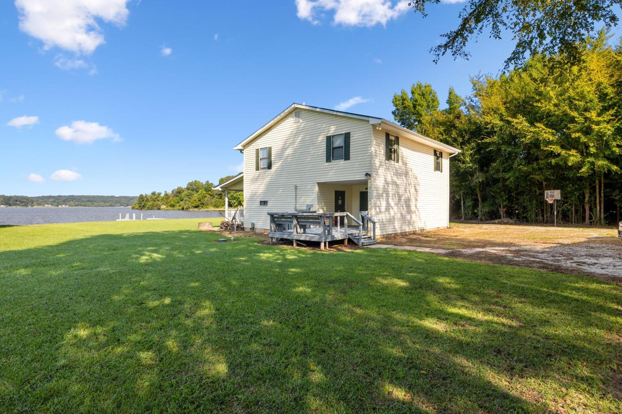 Family House With Lake Access Soaking Tub & Wi-Fi 格林斯伯勒 外观 照片