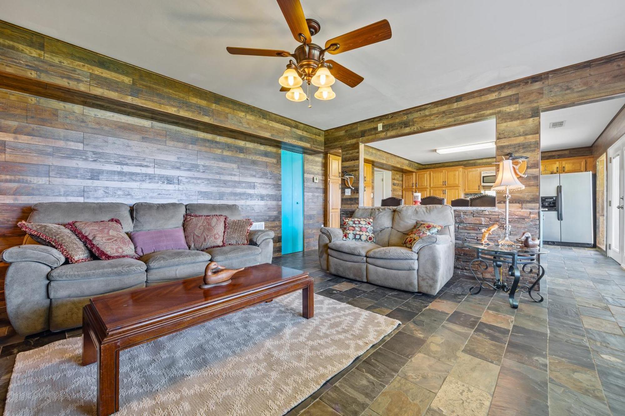 Family House With Lake Access Soaking Tub & Wi-Fi 格林斯伯勒 外观 照片