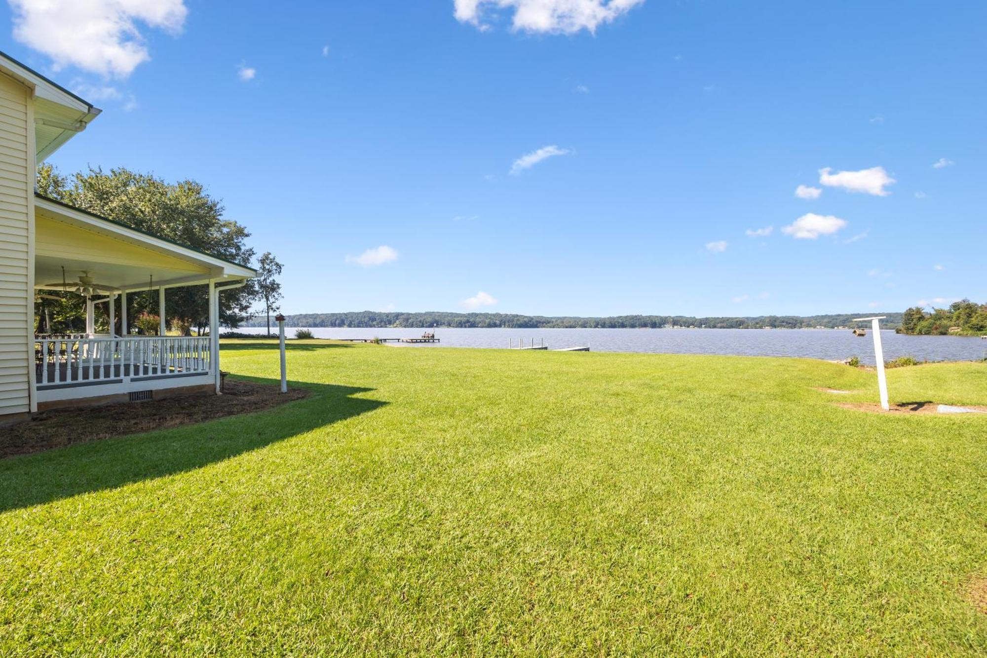 Family House With Lake Access Soaking Tub & Wi-Fi 格林斯伯勒 外观 照片