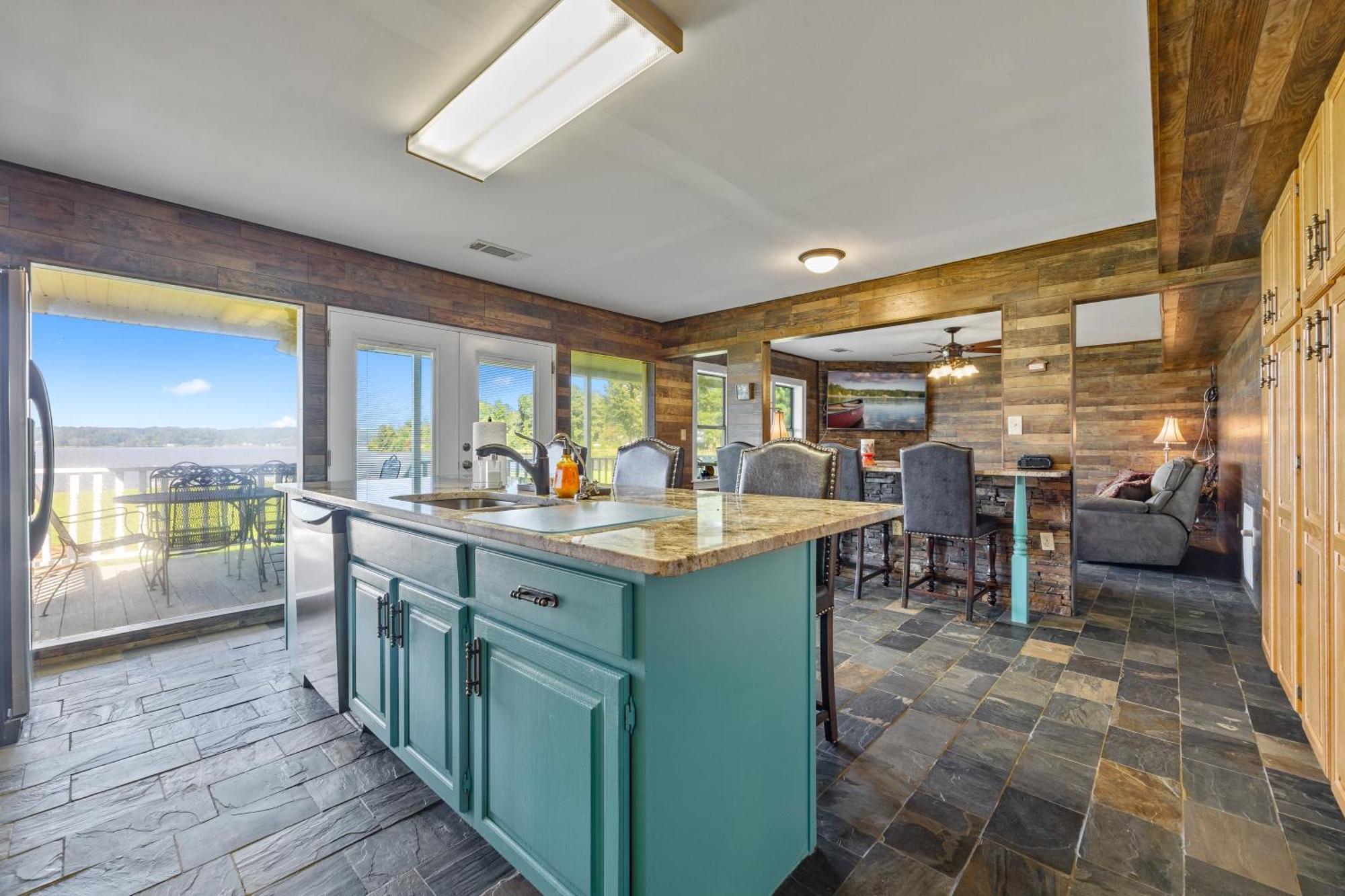 Family House With Lake Access Soaking Tub & Wi-Fi 格林斯伯勒 外观 照片