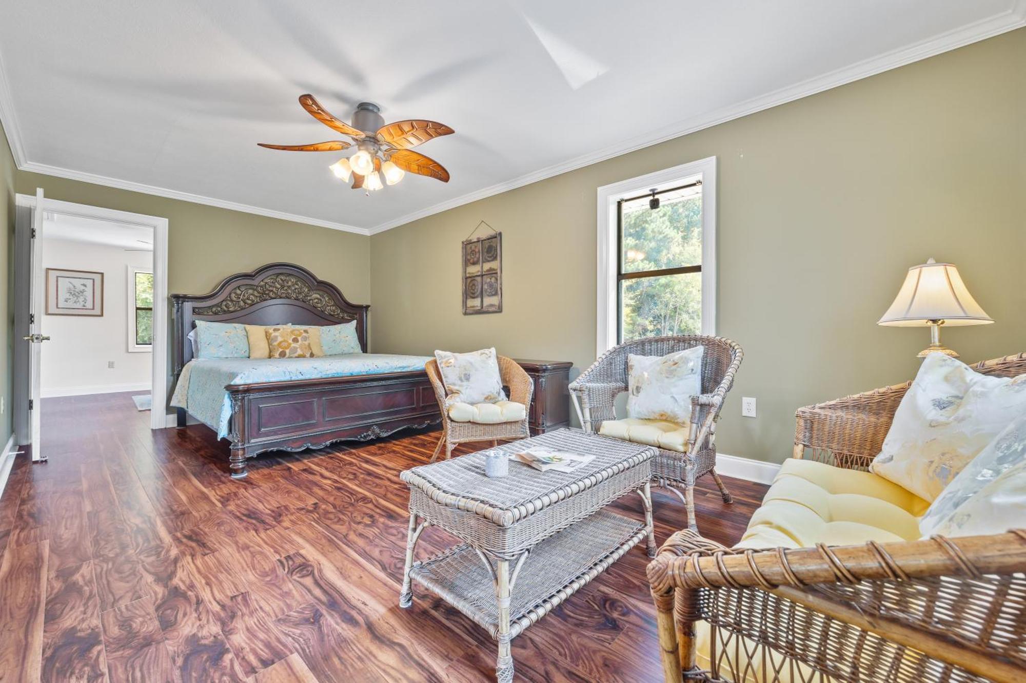 Family House With Lake Access Soaking Tub & Wi-Fi 格林斯伯勒 外观 照片