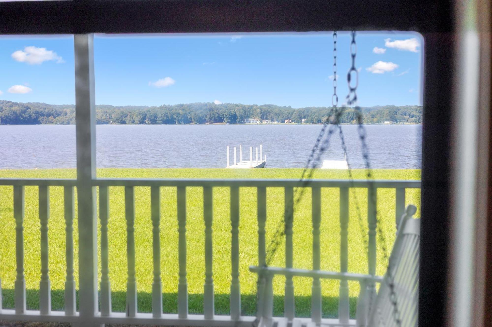 Family House With Lake Access Soaking Tub & Wi-Fi 格林斯伯勒 外观 照片