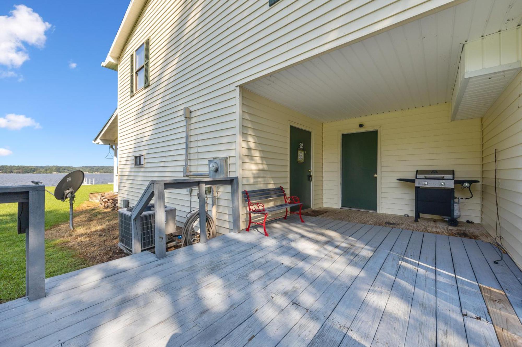 Family House With Lake Access Soaking Tub & Wi-Fi 格林斯伯勒 外观 照片